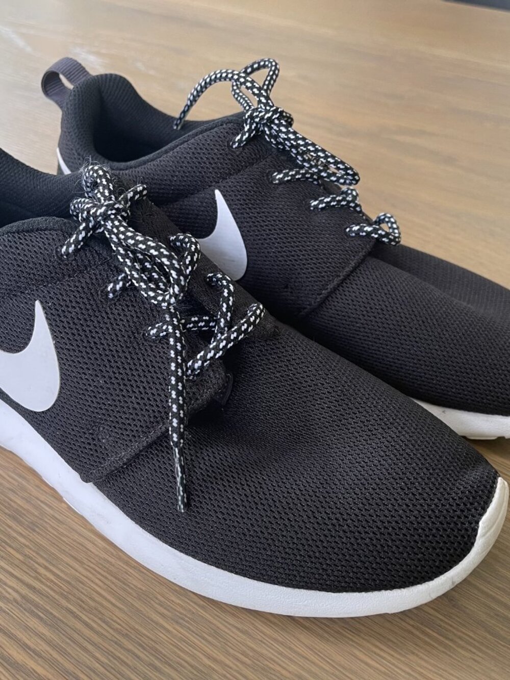 Nike Roshe One Women’s Shoes, Black White, Size 7